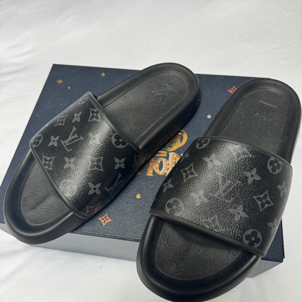 Men’s Luis Vuitton Slides Size 11